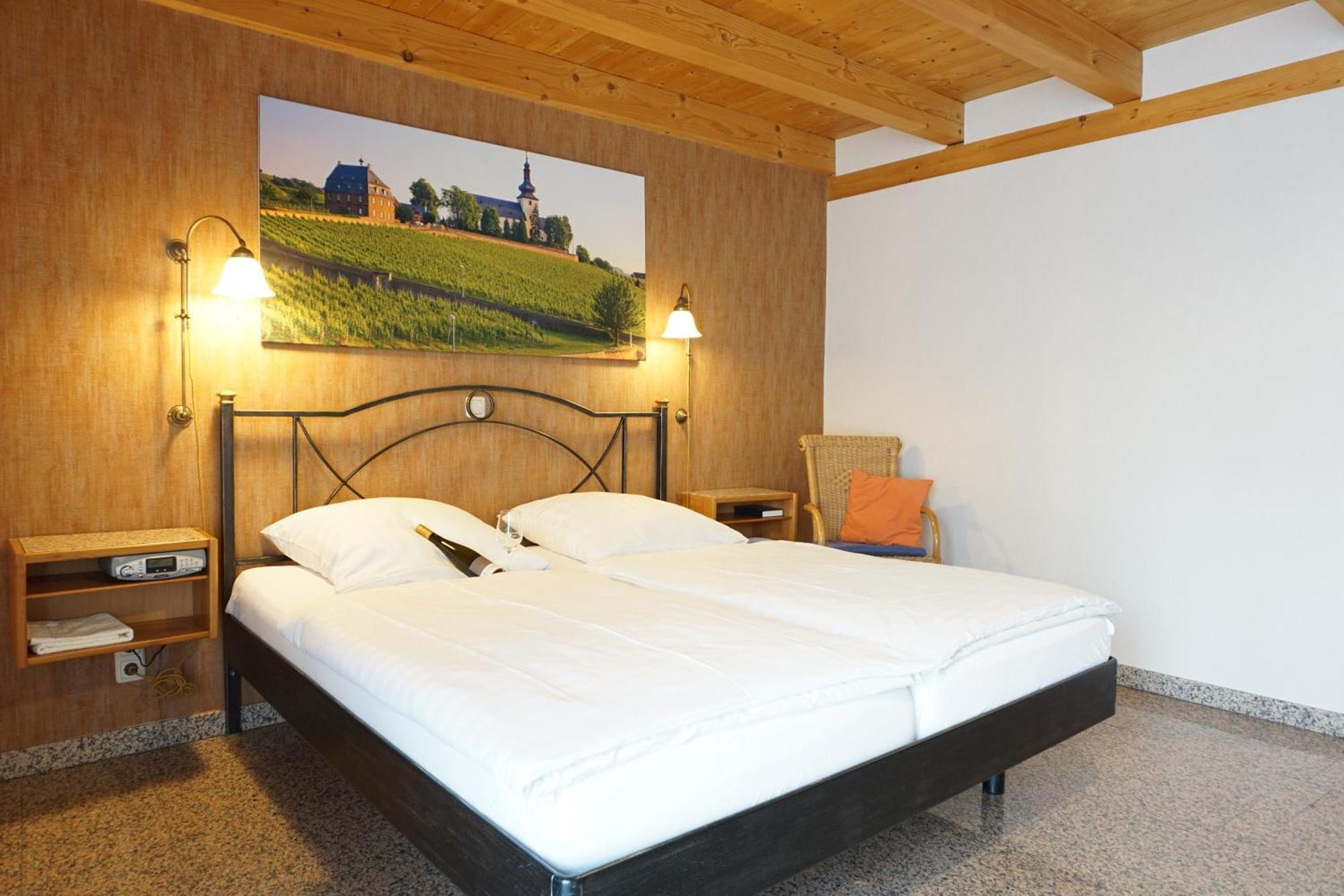 Weingut & Gaestehaus Julianenhof Nierstein Kültér fotó